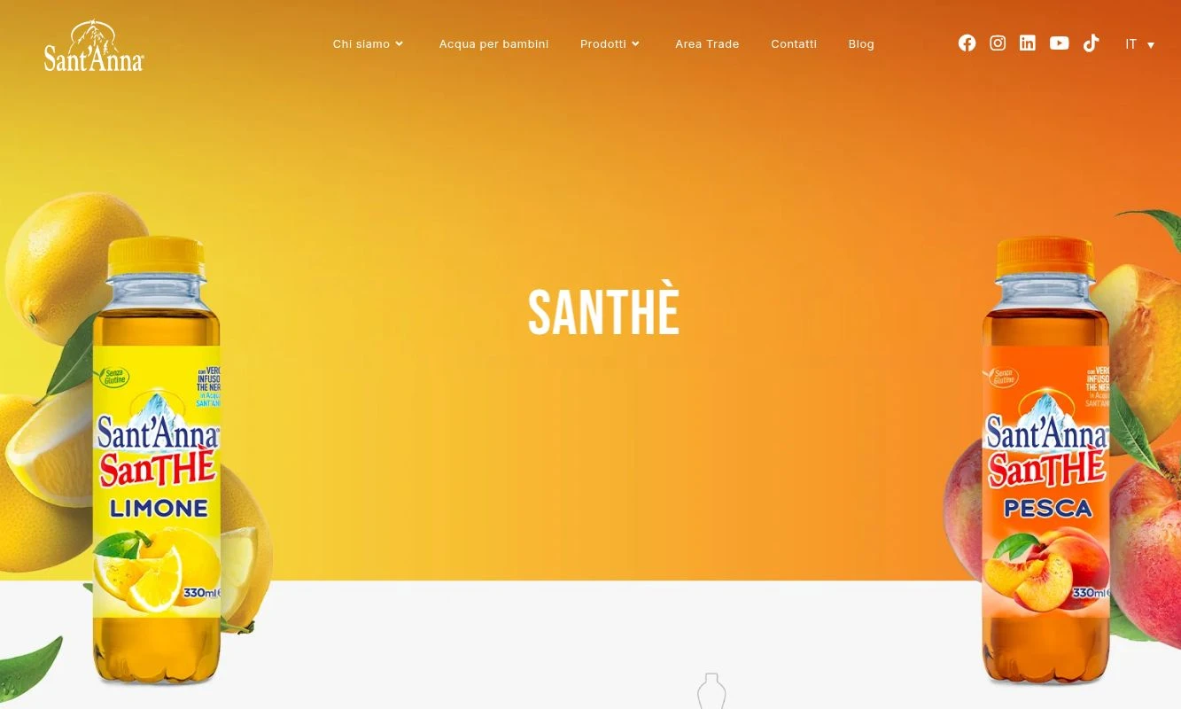 Pagina SanThè: giallo e arancio, frutta e bottiglie in primo piano